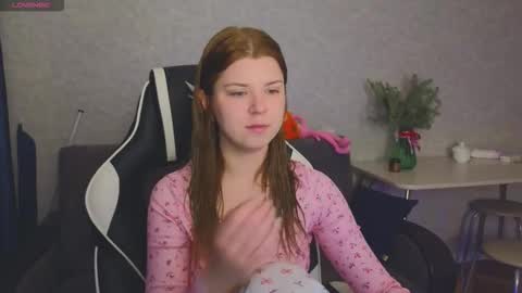 Snapshot of _kirieshka chatting on 12/21/25, 06:59 Molly Emily online show from 12/21/25, 06:59