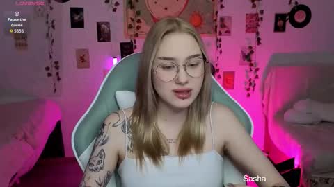 _kitekat_ online show from 11/06/25, 07:53