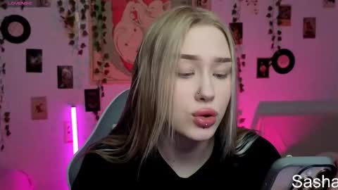 _kitekat_ online show from 11/20/25, 10:04