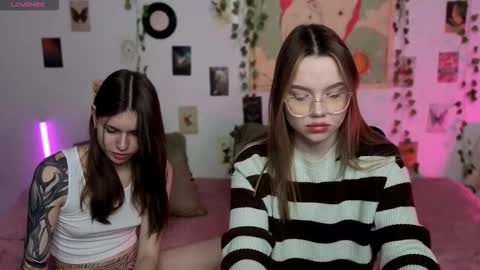 _kitekat_ online show from 11/28/25, 11:02