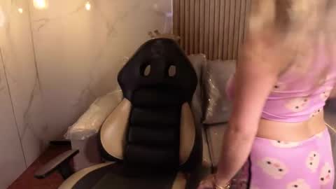 _kitten_1 online show from 01/11/26, 06:02