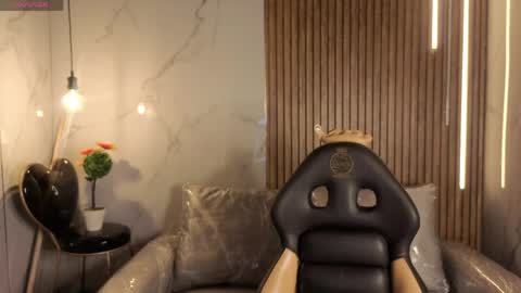 _kitten_1 online show from 04/18/26, 03:10