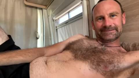 Kiwi online show from 12/31/24, 03:34