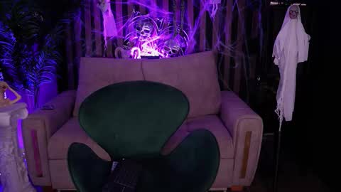   online show from 10/10/25, 08:30