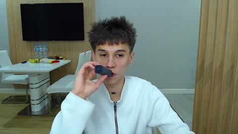 Snapshot of _kurt chatting on 12/12/24, 04:04 Kurt online show from 12/12/24, 04:04