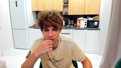 Snapshot of _kurt chatting on 09/17/25, 03:57 Kurt online show from 09/17/25, 03:57