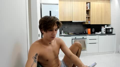 Snapshot of _kurt chatting on 10/29/25, 03:25 Kurt online show from 10/29/25, 03:25