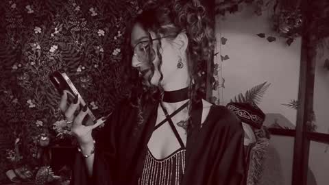 Lady Luna online show from 12/28/24, 12:04