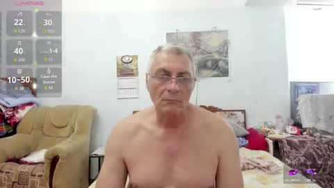 Snapshot of _lady_red_ chatting on 06/18/26, 01:26 Lory online show from 06/18/26, 01:26