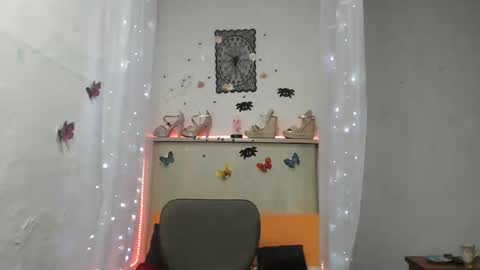 Snapshot of _laflaka2024 chatting on 10/31/25, 06:03 SANDRA online show from 10/31/25, 06:03