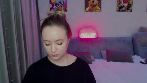 _lalune_ online show from 12/26/24, 12:36