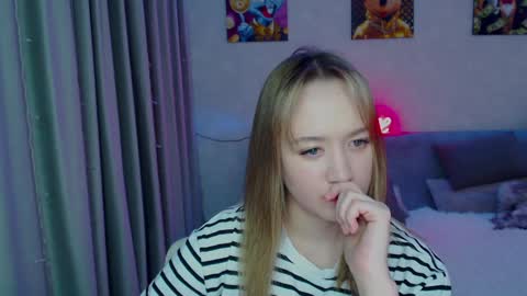 _lalune_ online show from 12/26/24, 08:32