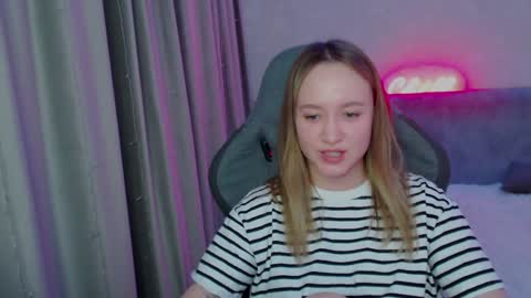 _lalune_ online show from 01/16/25, 06:37