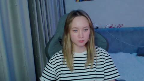 _lalune_ online show from 01/17/25, 12:53