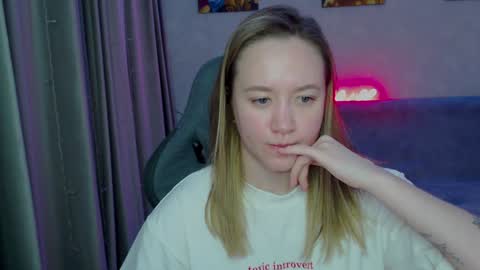 _lalune_ online show from 01/22/25, 09:54