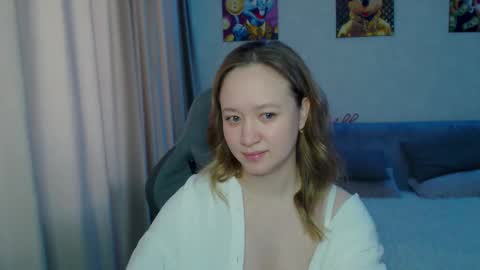 _lalune_ online show from 02/12/25, 05:58