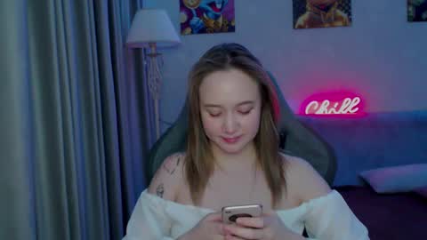 _lalune_ online show from 02/17/25, 11:42