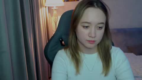 _lalune_ online show from 02/20/25, 08:36