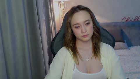 _lalune_ online show from 02/23/25, 08:44