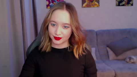 _lalune_ online show from 03/04/25, 11:08