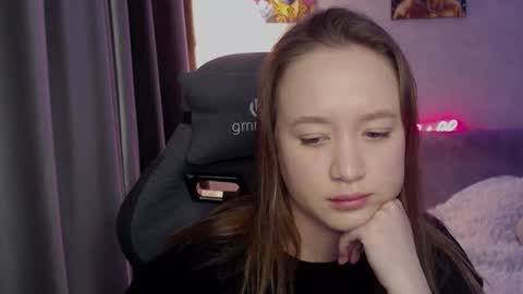 _lalune_ online show from 10/09/25, 12:58