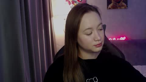 _lalune_ online show from 10/14/25, 12:33