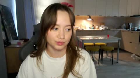 _lalune_ online show from 04/10/26, 07:24