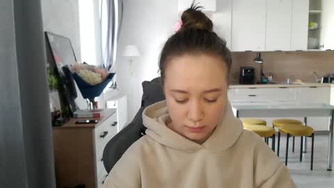 _lalune_ online show from 04/15/26, 05:36