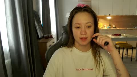 _lalune_ online show from 04/23/26, 10:25