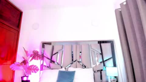 Lanna  online show from 04/18/26, 07:07