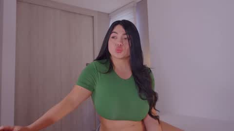 Snapshot of _lasuescun chatting on 02/04/25, 07:11 Alejandra suescun online show from 02/04/25, 07:11