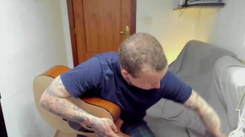 Snapshot of _layne chatting on 05/01/26, 12:10 Layne online show from 05/01/26, 12:10