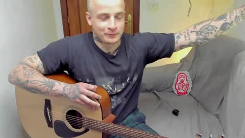 Snapshot of _layne chatting on 05/03/26, 12:44 Layne online show from 05/03/26, 12:44