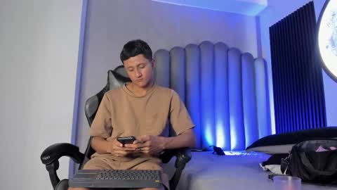 _leohot_ online show from 11/08/25, 04:01