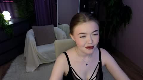 Snapshot of _liilcrystal_ chatting on 06/07/26, 07:17 _liilcrystal_ online show from 06/07/26, 07:17