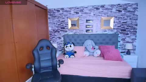 Snapshot of _lilly_miller chatting on 11/06/25, 06:20 Liily online show from 11/06/25, 06:20