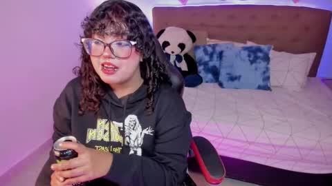 Snapshot of _lilly_miller chatting on 11/26/25, 06:53 Liily online show from 11/26/25, 06:53