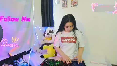 Snapshot of _litle_mily_ chatting on 06/05/26, 10:04 Mily online show from 06/05/26, 10:04