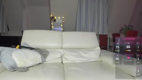 Snapshot of _little_minxxx_ chatting on 02/17/25, 10:58 Julia online show from 02/17/25, 10:58