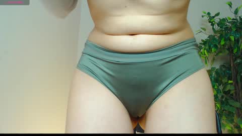 Snapshot of _little_misss chatting on 12/13/24, 01:44 Mila online show from 12/13/24, 01:44