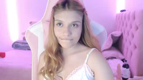 Snapshot of _lloou_ chatting on 06/18/26, 10:36 Sofia 3 online show from 06/18/26, 10:36