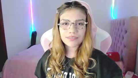 Snapshot of _lloou_ chatting on 07/21/26, 01:19 Sofia 3 online show from 07/21/26, 01:19