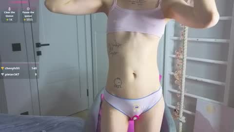 Snapshot of _lollyypop_ chatting on 11/14/25, 05:28 Emma online show from 11/14/25, 05:28