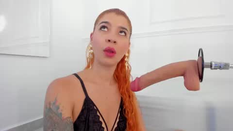 Snapshot of _lovelymia_ chatting on 06/09/26, 11:55 Mia online show from 06/09/26, 11:55