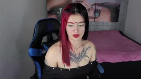 Lucia online show from 09/22/25, 09:06