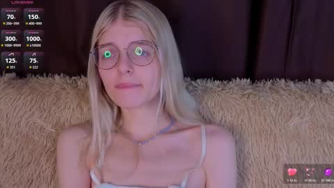 Monica online show from 11/05/25, 09:04