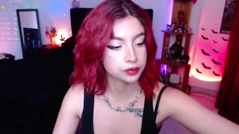 Queen.  Help me reach 100 thumbs up  online show from 10/05/25, 08:29