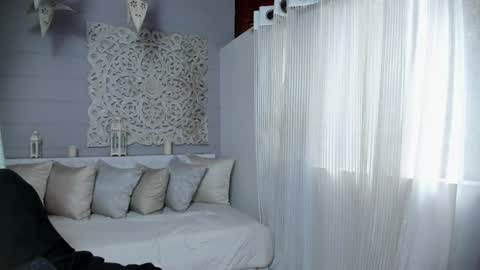  Luna  online show from 02/03/25, 12:25