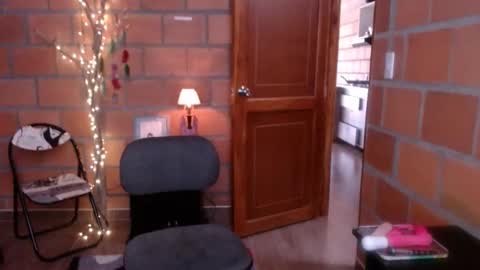 _lunablondie_ online show from 12/02/24, 12:18