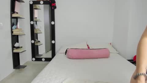 Luna online show from 09/12/25, 12:33